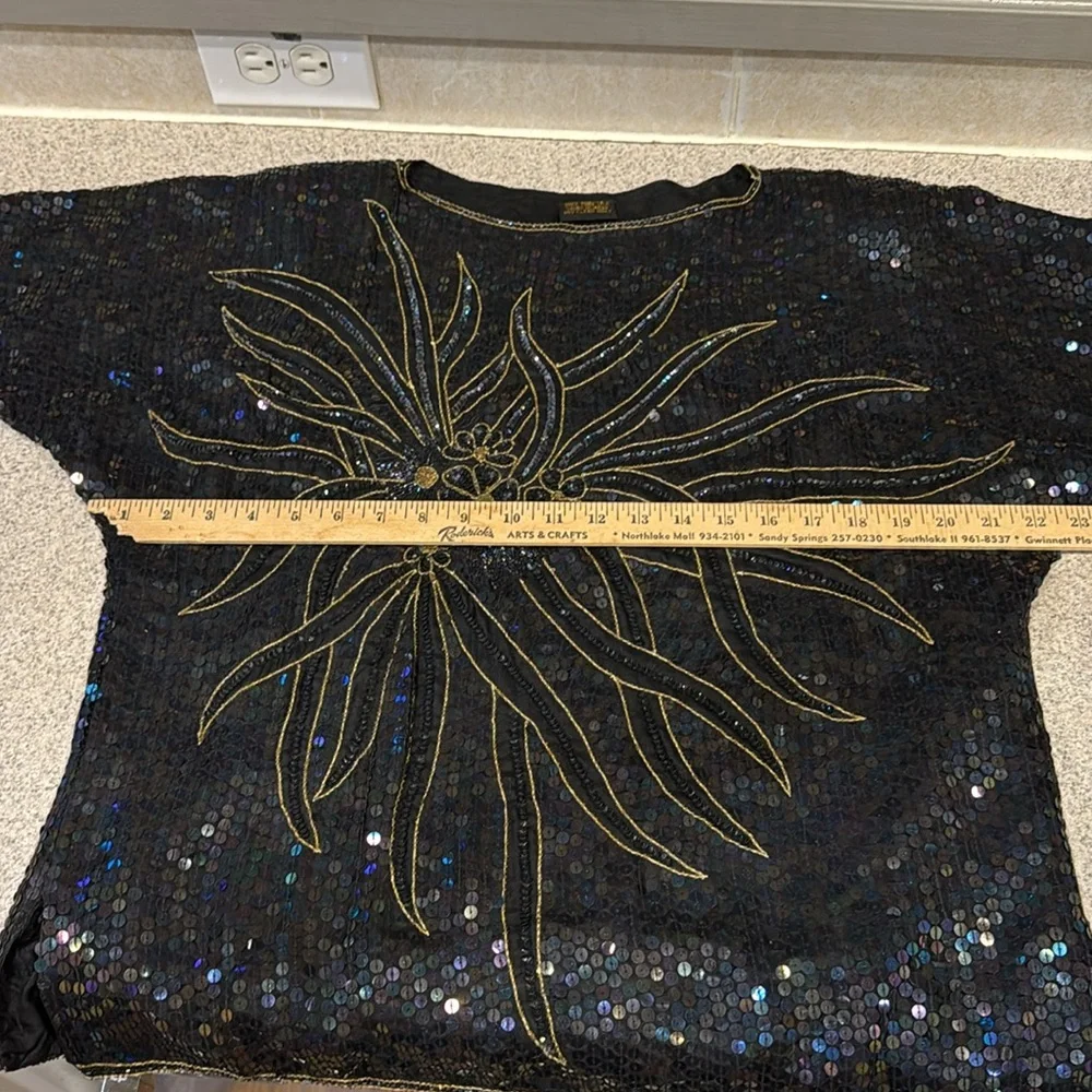 100% pure silk sequined blouses
Excellent condition - Picture 10 of 10